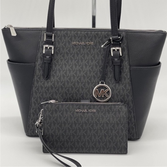 Michael Kors Charlotte Bag & Double Zip
Wallet Black - Picture 1 of 10